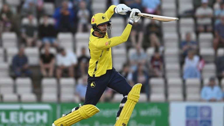 Hampshire gun down 210 target to leapfrog Essex