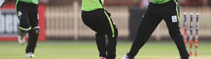Hannah Darlington takes five as Sydney Thunder return to top of the table