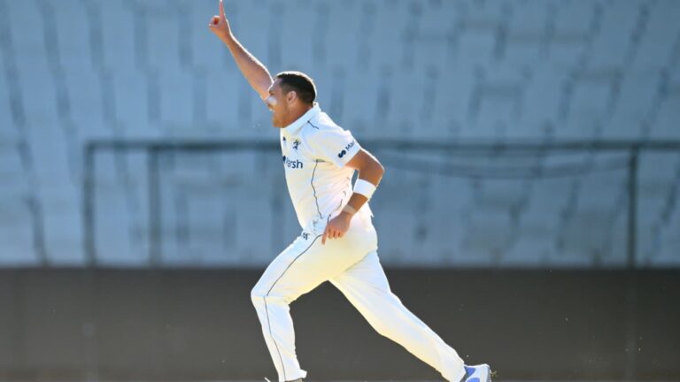 Khawaja falls late to Boland as Victoria puts brakes on Queensland