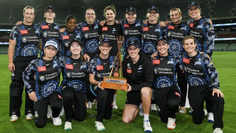 Penna and Brown step forward to secure finals hosting rights for Adelaide Strikers