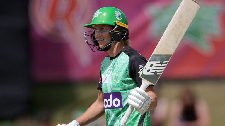 Sutherland and Lanning shine as Melbourne Stars take derby