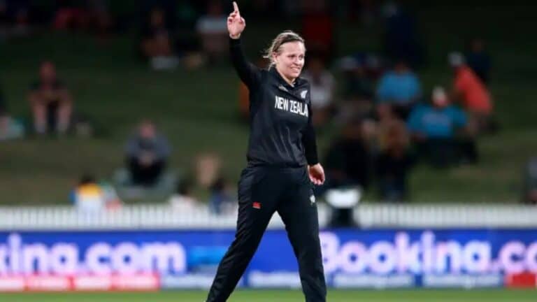 Gujarat Giants sign Lea Tahuhu as Lauren Cheatle’s replacement