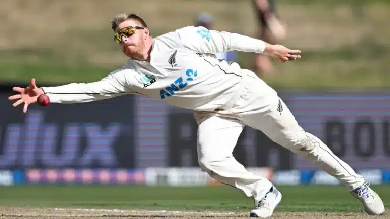 Watch: Glenn Phillips plays a one-handed stunner to dismiss Keegan Petersen in the second Test against South Africa