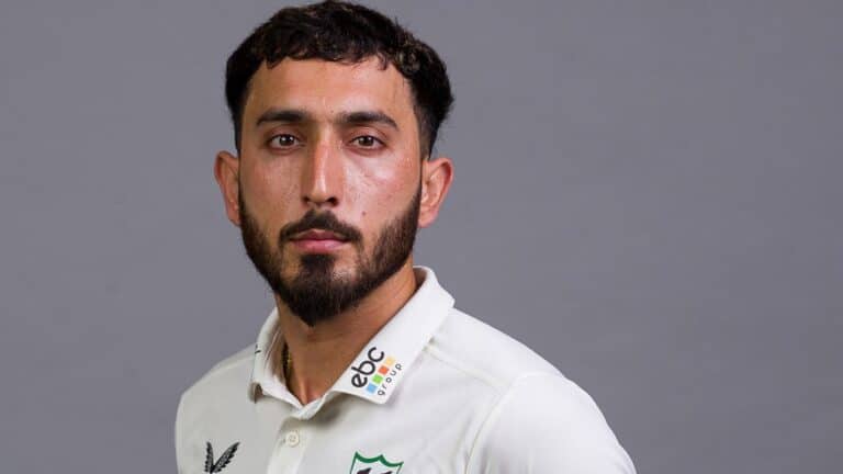 Kashif Ali's maiden century propels Worcestershire into Division One return