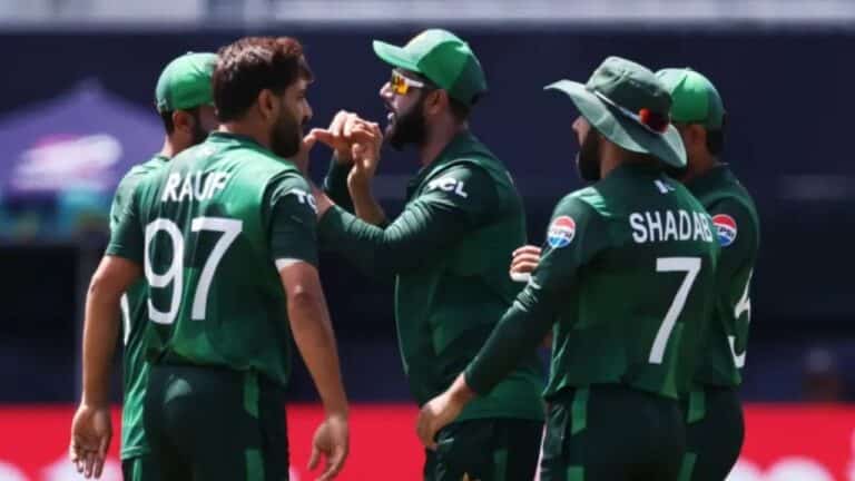 PCB plans to ban Pakistan cricketers from appearing on television