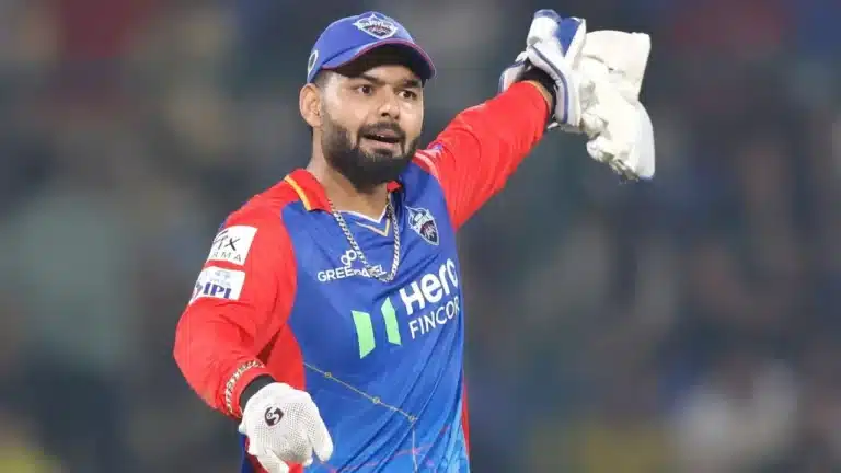 A big blow for MS Dhoni! Rishabh Pant rejects CSK and stays with Delhi Capitals