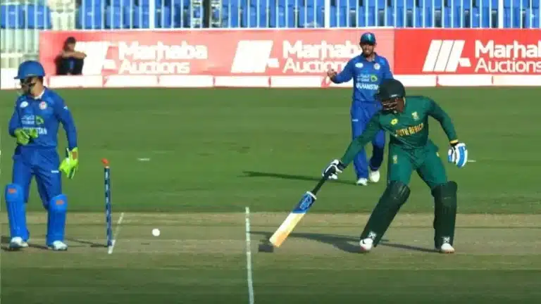 Watch: Gulbadin Naib stuns South Africa with dramatic Andile Phehlukwayo exit