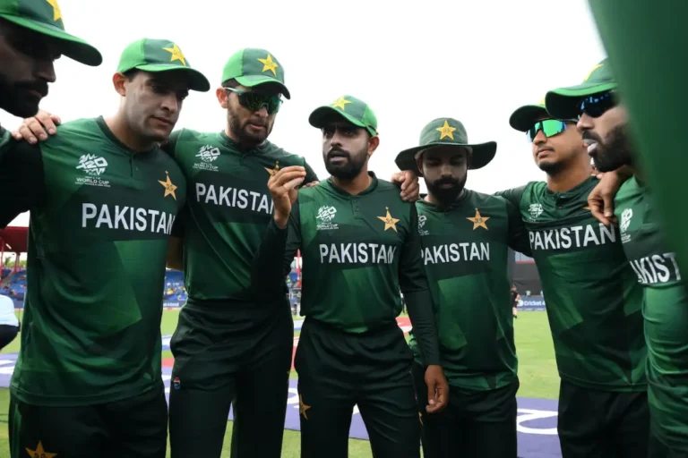 Pak announces squad for Australia and Zimababwe Tour