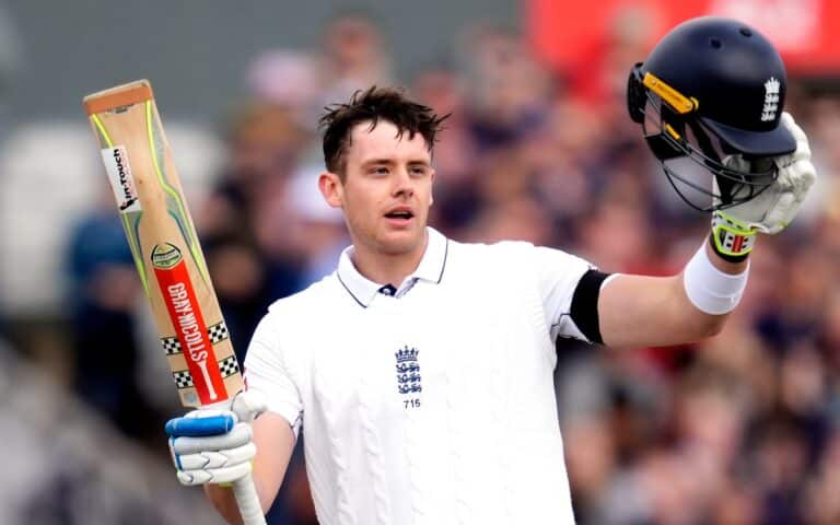 ‘The ball is swinging and nibbling.