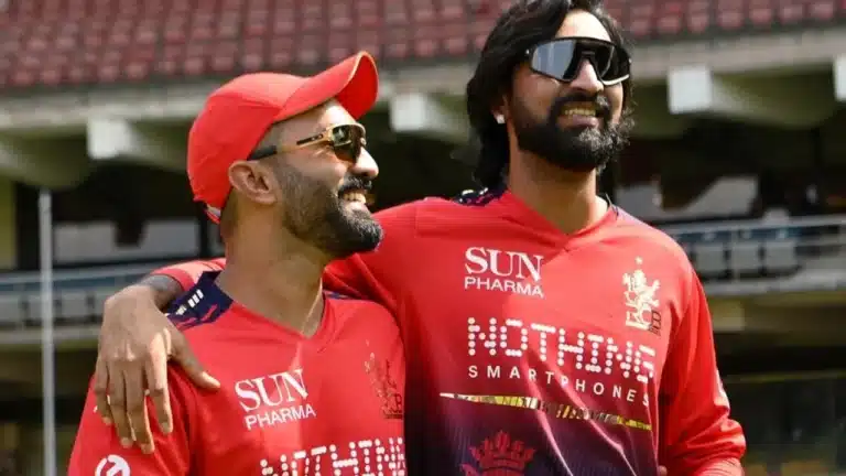 "master at it": Dinesh Karthik IGNORES R Ashwin calls Krunal Pandya an off-spin legend